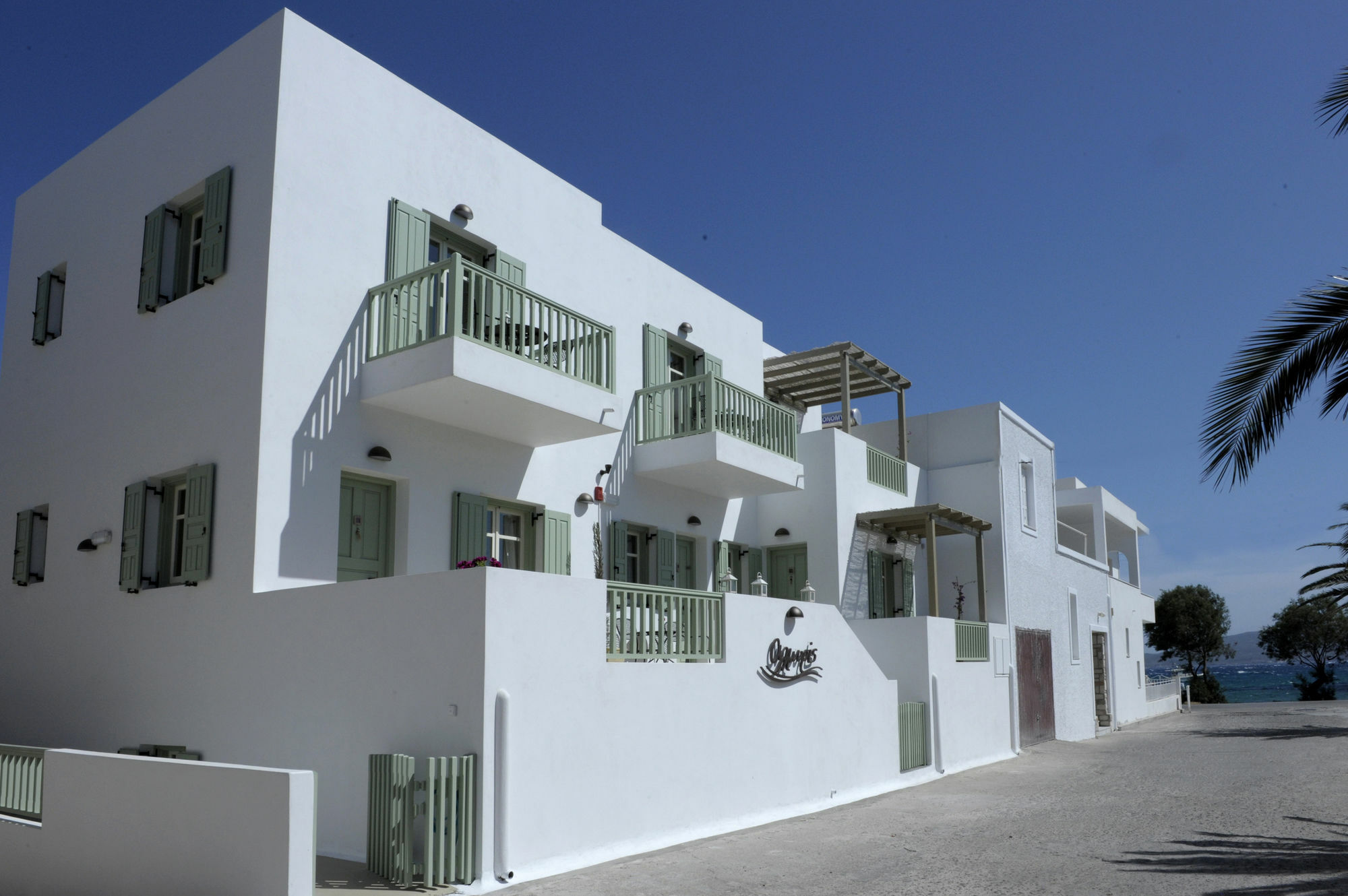 Almyris Hotel Adamantas  Exterior photo