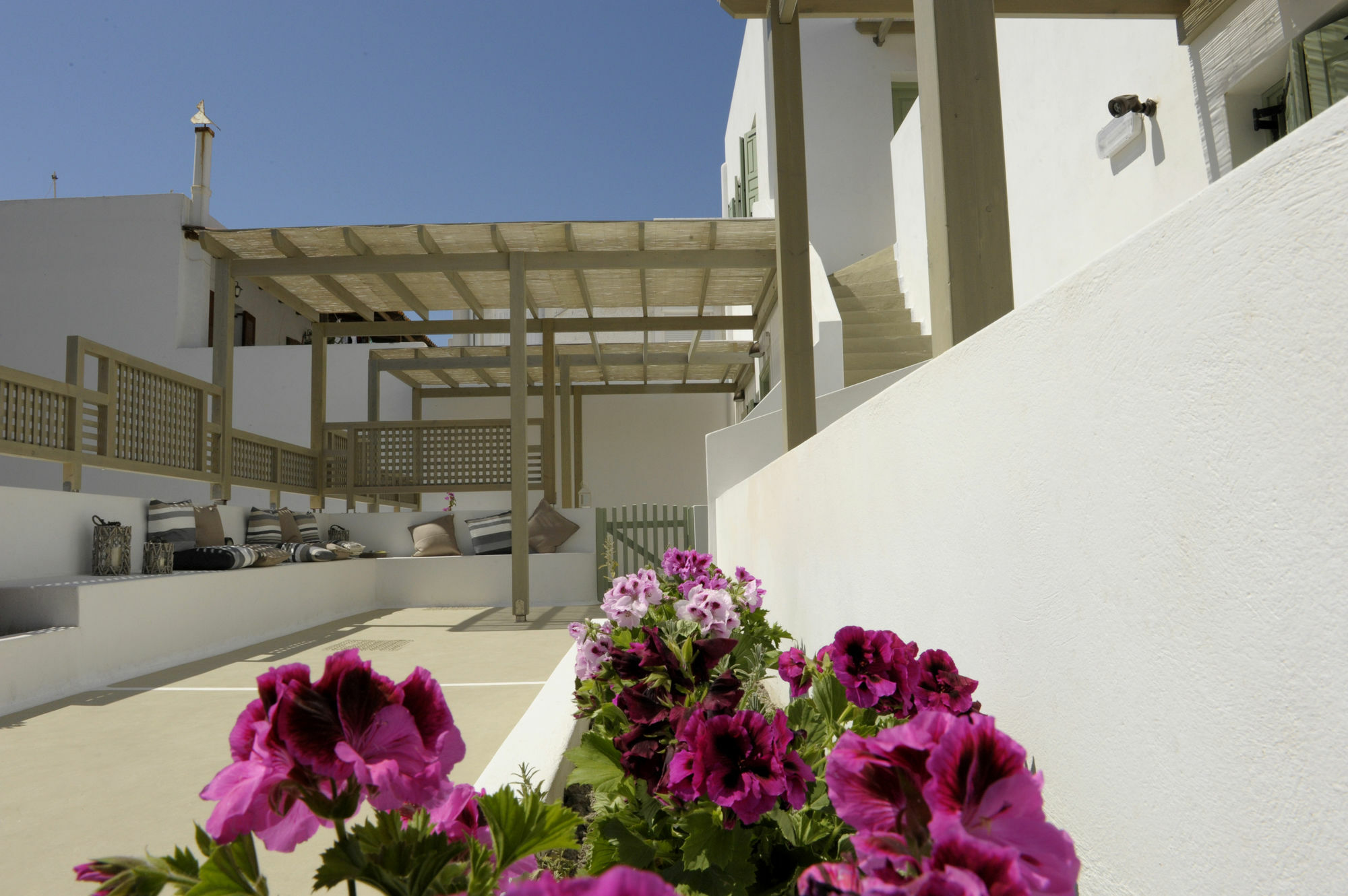Almyris Hotel Adamantas  Exterior photo